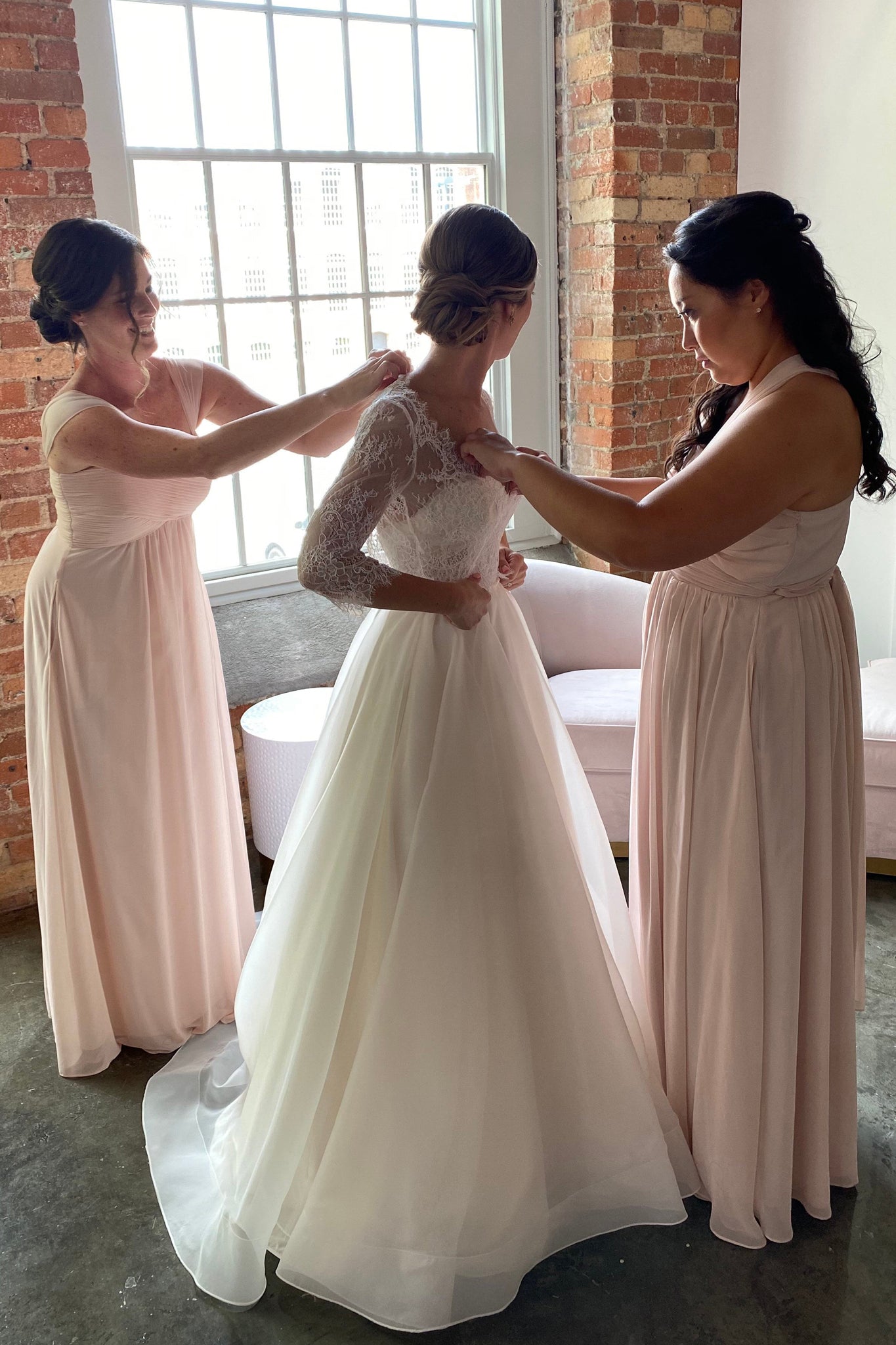 V-neckline Bolero in Delicate Alencon Lace