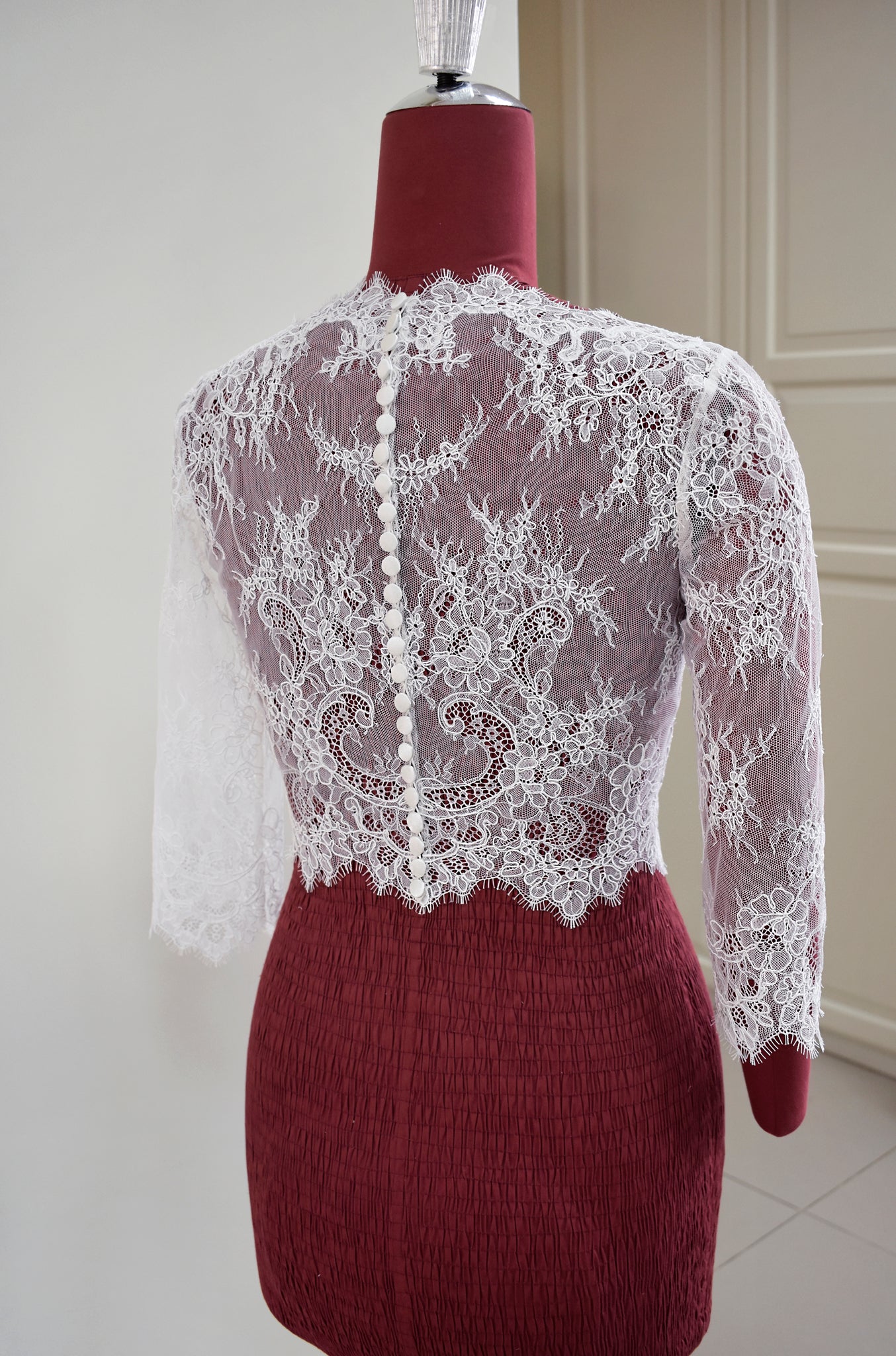 V-neckline Bolero in Delicate Alencon Lace