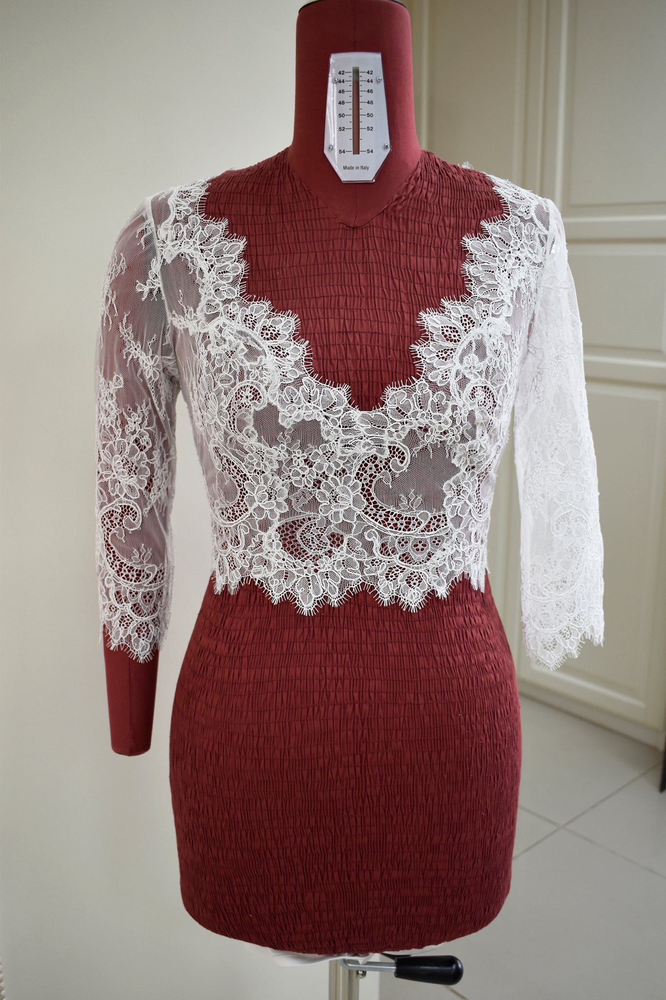 V-neckline Bolero in Delicate Alencon Lace