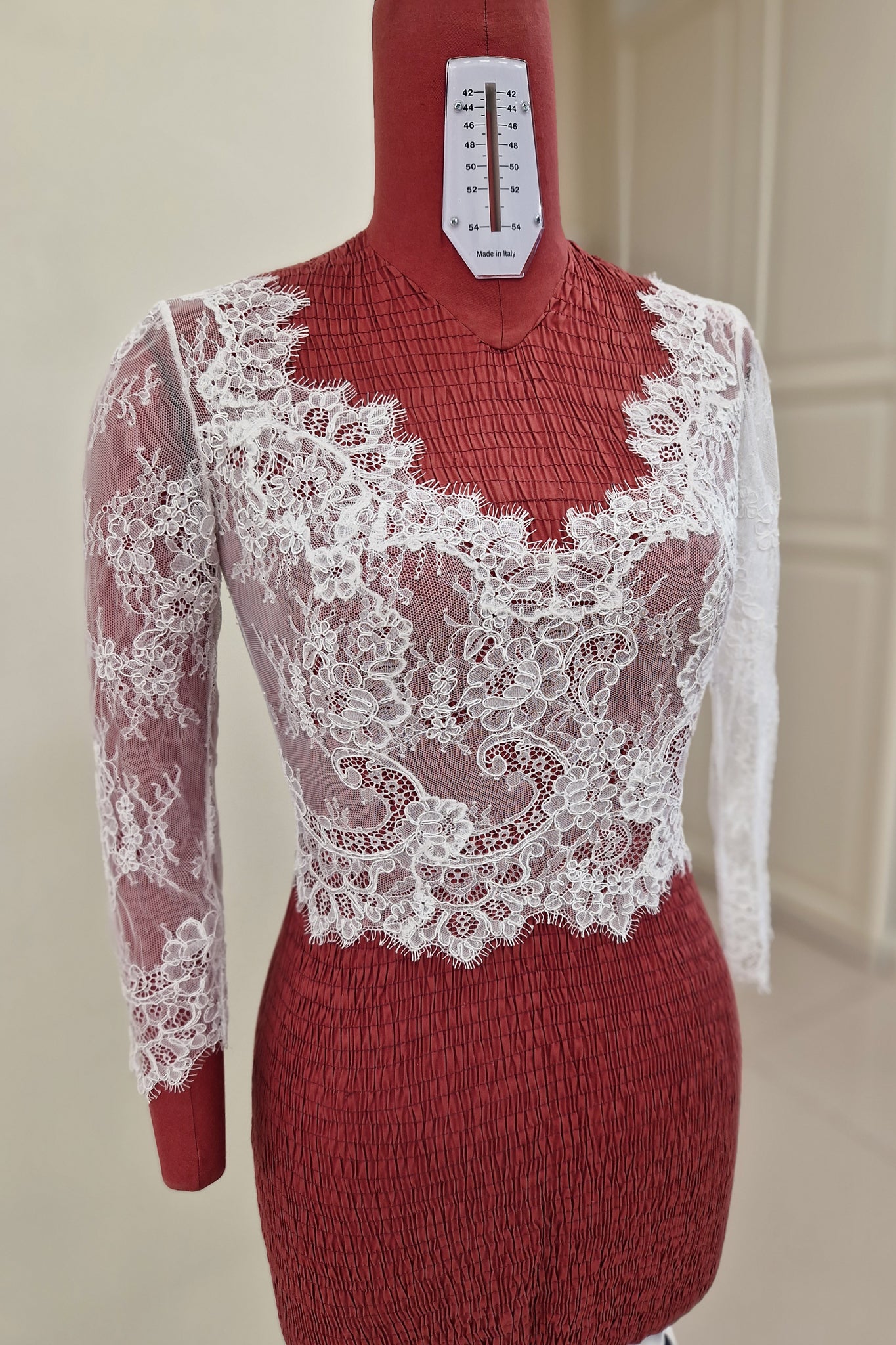 V-neckline Bolero in Delicate Alencon Lace