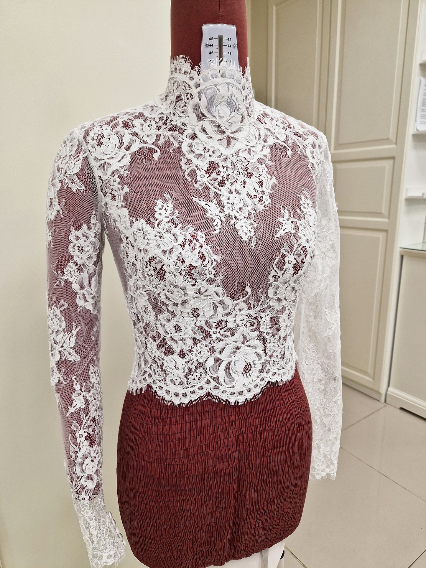 Turtleneck Bolero in Rose Pattern Alencon lace