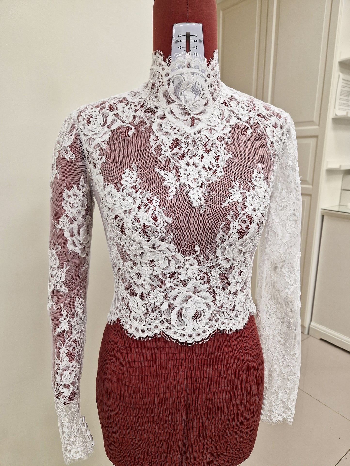 Turtleneck Bolero in Rose Pattern Alencon lace