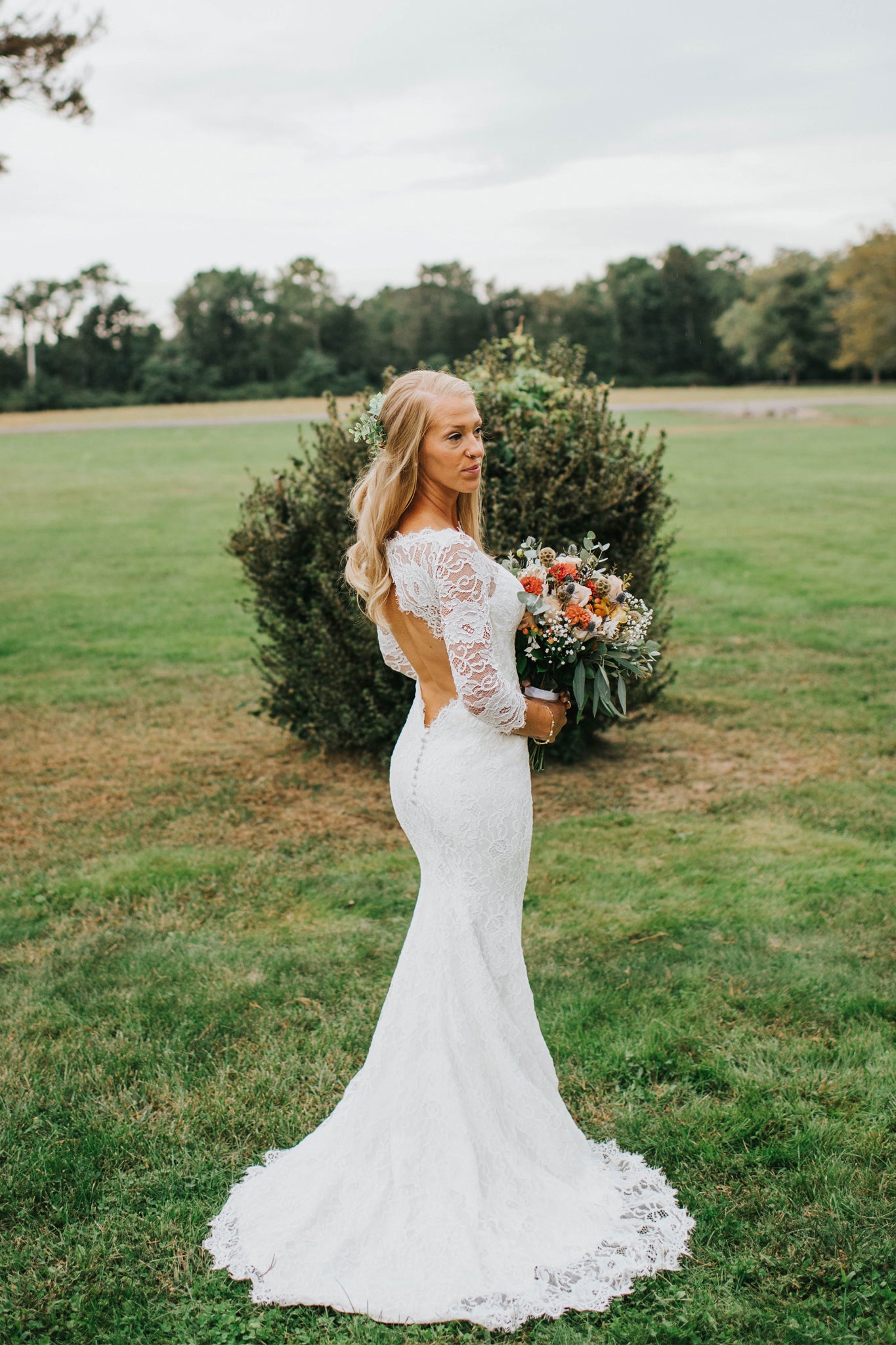 Polina Ivanova Atelier | Verona in French corded lace | Lace Wedding Dress with Open Back and Long Sleeves polinaivanova.atelier Polina Ivanova Atelier | Verona in French corded lace | Lace Wedding Dress with Open Back and Long Sleeves polinaivanova.atelier